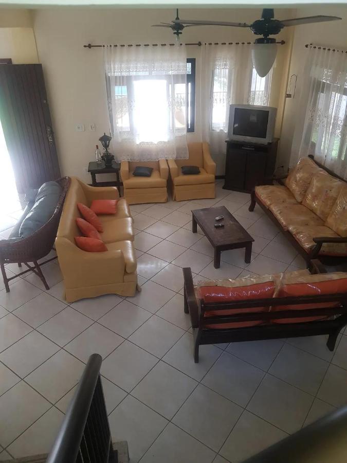 Belissima Casa Em Itauna A 300 Metros Da Praia 萨夸雷马 外观 照片